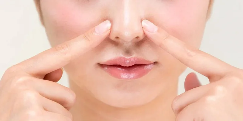 Đánh giá cấu trúc đầu mũi trước phẫu thuật thẩm mỹ.