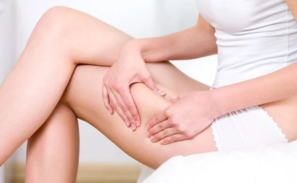 Hút mỡ toàn đùi giúp cải thiện đường nét đôi chân